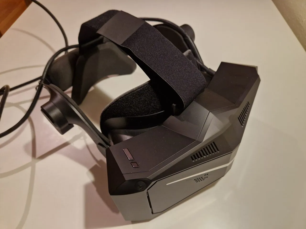 Pimax Crystal Light Review: Nice attempt with few flaws - BoxThisLap